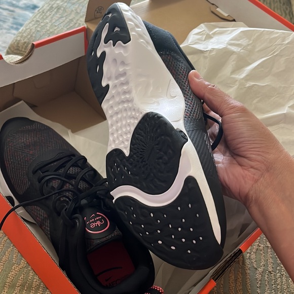 Nike Black and Red Athletic Shoes with Sleek Design main image 8